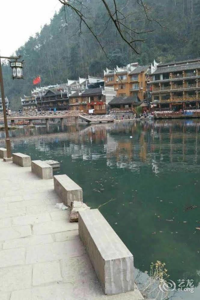 Fenghuang Waitin For You Inn Dış mekan fotoğraf