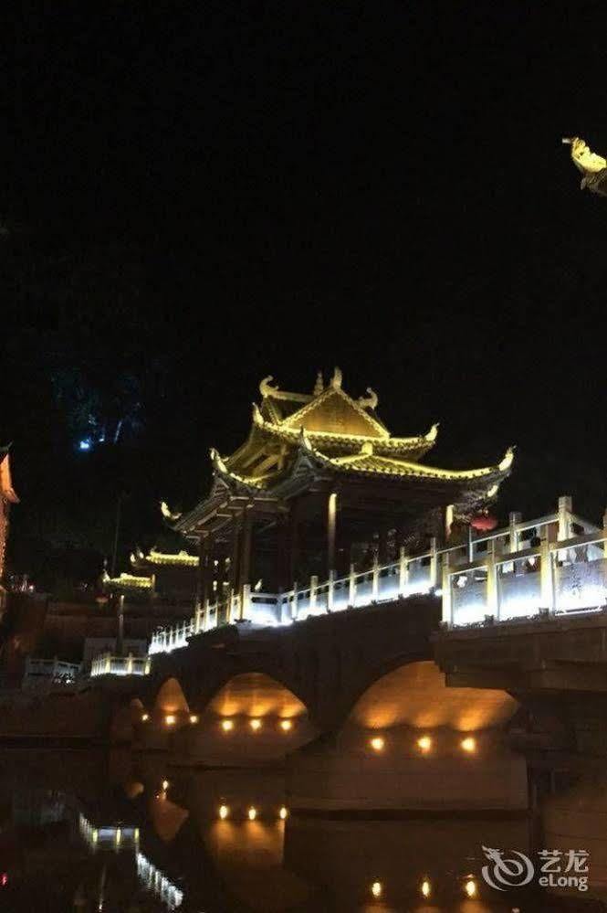 Fenghuang Waitin For You Inn Dış mekan fotoğraf