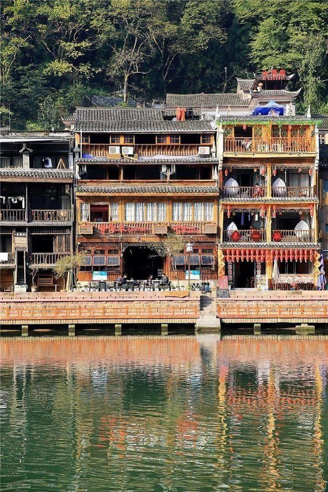 Fenghuang Waitin For You Inn Dış mekan fotoğraf